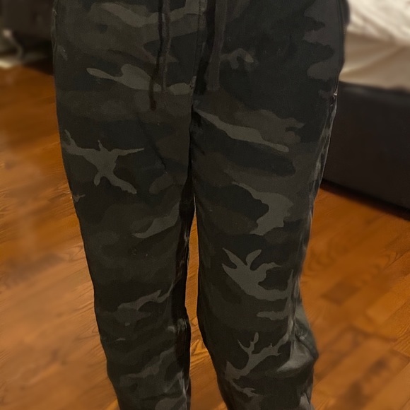 army aritzia pants - Picture 3 of 3